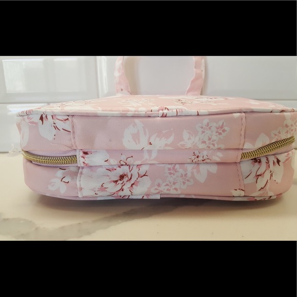 NWOT Yumi Kim Hanging Toiletries Cosmetic Case Bag - Picture 3 of 8